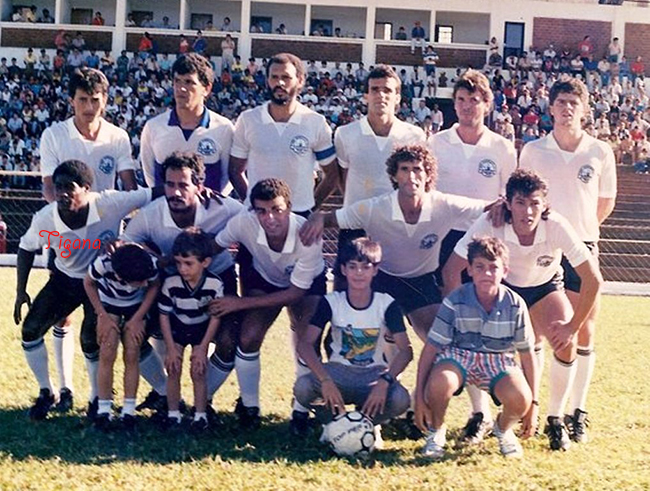 em pé (da esquerda para a direita): Wilson, Devanir, Elson, Catarina, Chicao e Emersom. agachados: Tiganá, Nilson Aragão, Luiz Henrique, Biro Biro e Edenilson "Pateta"