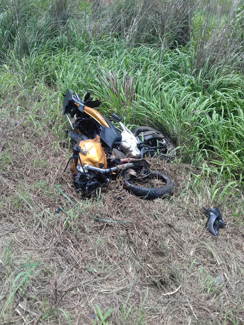 motociclista voa sobre carro na BR 020 e morre na hora - Rádio Cabiuna