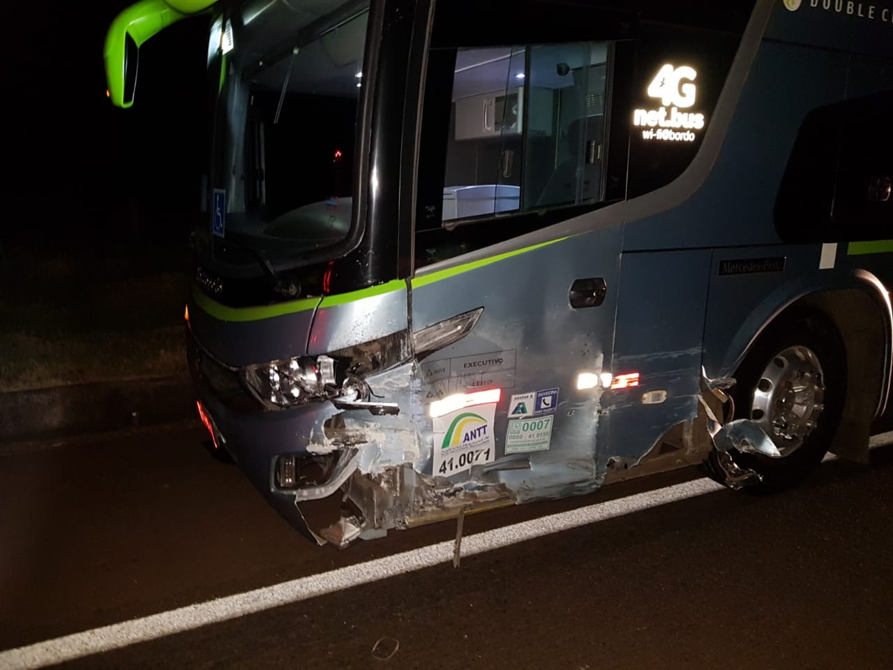 Colisão auto x ônibus na BR 369 na madrugada de domingo - Rádio Cabiuna