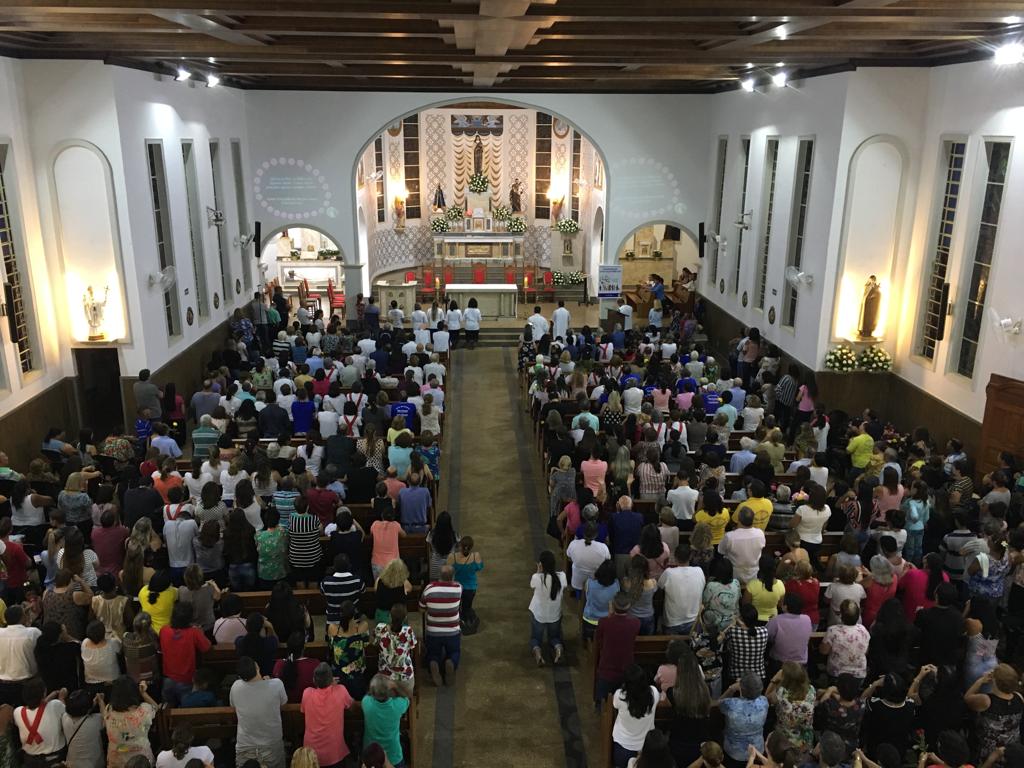 Comemoração aos 80 anos da paróquia Santa Terezinha do Menino Jesus ...